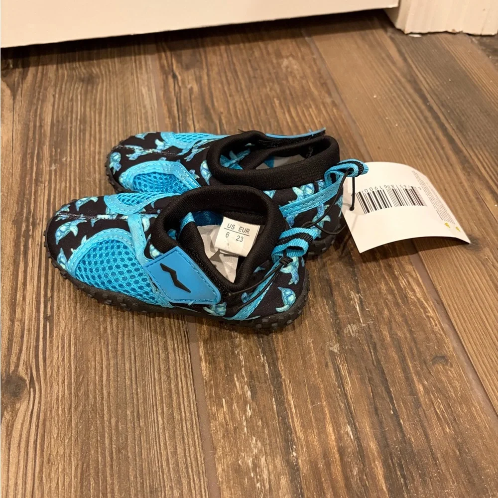 Toddler water shoes